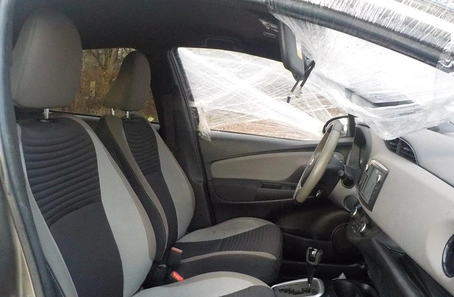 Toyota Yaris cena 24900 przebieg: 103101, rok produkcji 2016 z Łomianki małe 254
